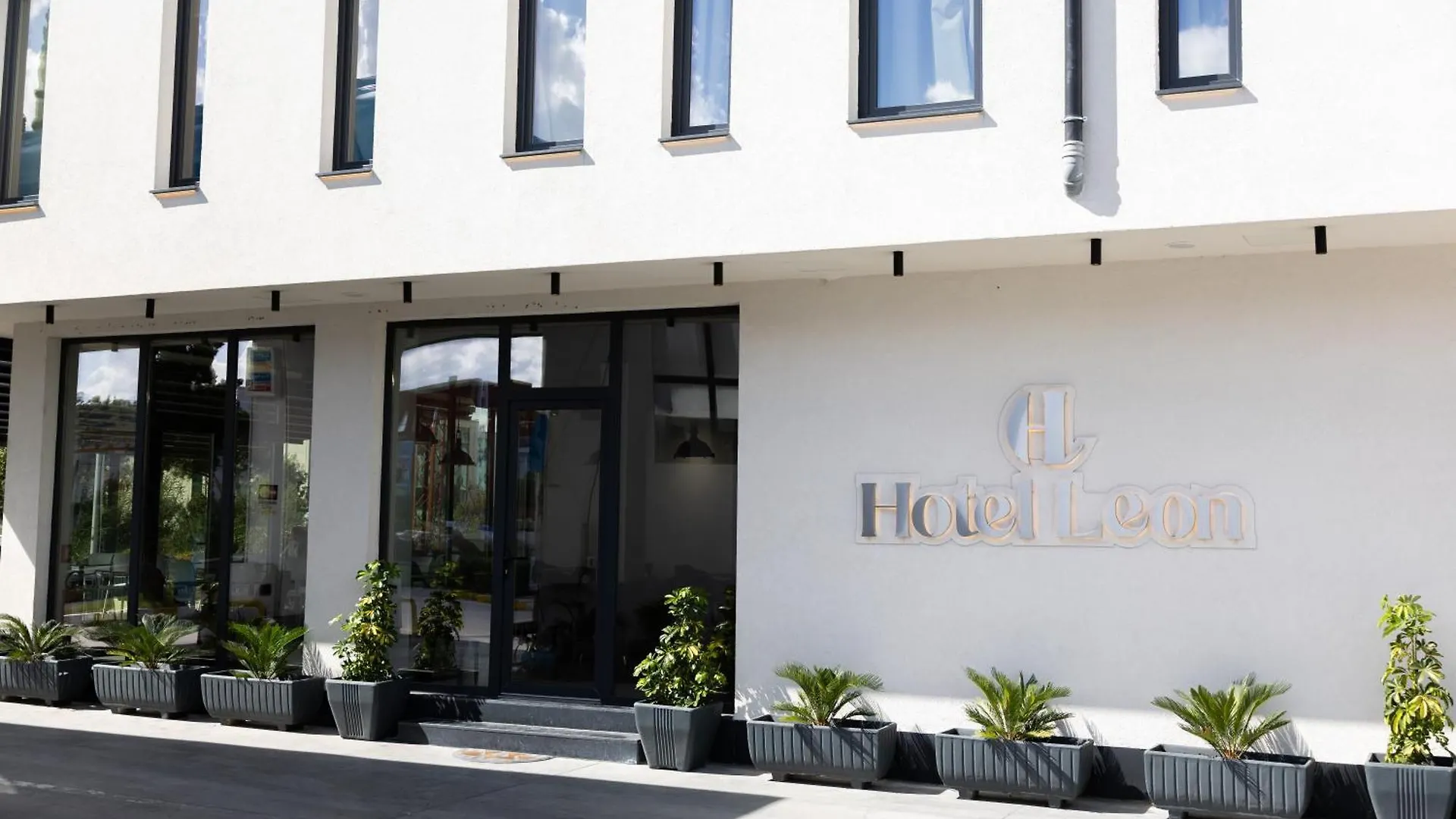 Leon Hotel Kashar 3*,